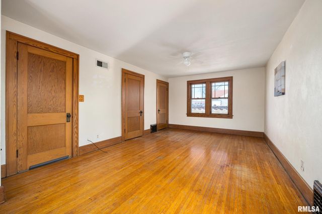 803 W MEADOWS Place, Peoria, IL 61604