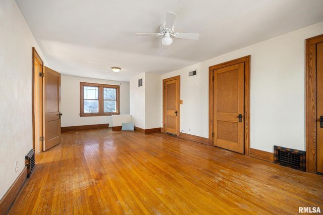 803 W MEADOWS Place, Peoria, IL 61604