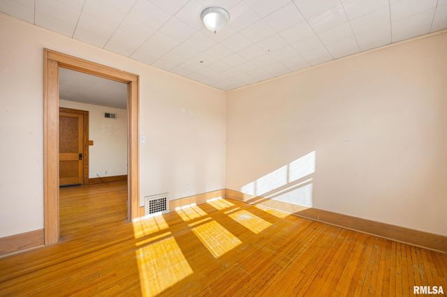 803 W MEADOWS Place, Peoria, IL 61604