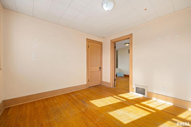 803 W MEADOWS Place, Peoria, IL 61604