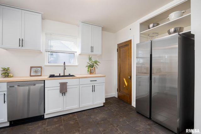 803 W MEADOWS Place, Peoria, IL 61604