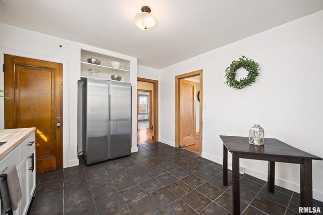 803 W MEADOWS Place, Peoria, IL 61604