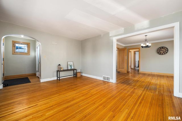 803 W MEADOWS Place, Peoria, IL 61604