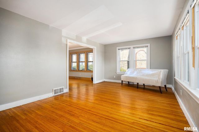 803 W MEADOWS Place, Peoria, IL 61604