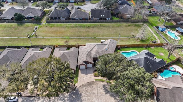 412 Live Oak Lane, Friendswood, TX 77546