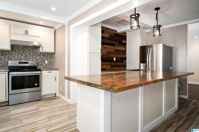 1525 4TH COURT W, Birmingham, AL 35208