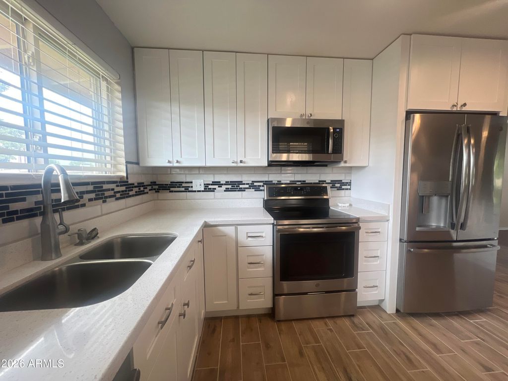 10013 W LAKEVIEW Circle N, Sun City, AZ 85351