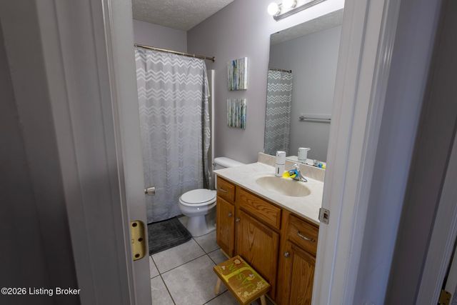 127 Longsdale Ct, Radcliff, KY 40160