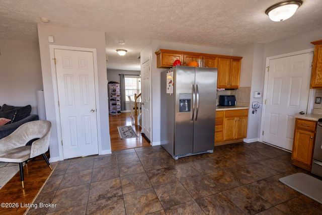 127 Longsdale Ct, Radcliff, KY 40160