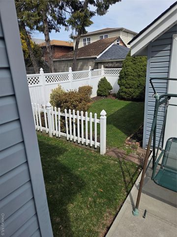 4829 Oceania Street, Oakland Gardens, NY 11364