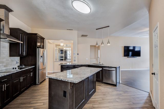 7220 Cloverleaf Drive, Plano, TX 75074