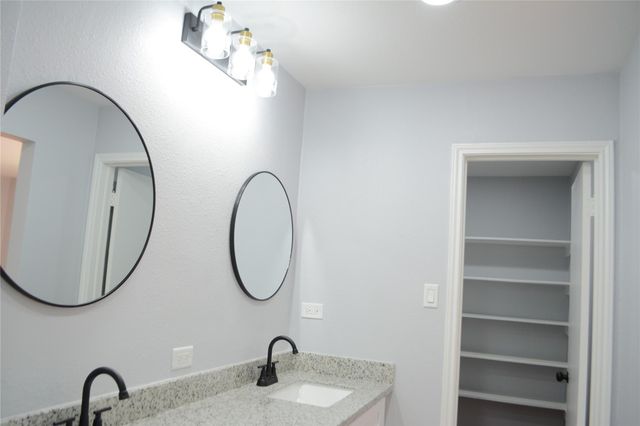 10260 Bridgeland Lane, Houston, TX 77041