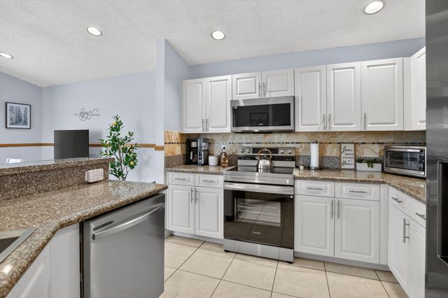 495 Carrington Lane, Weston, FL 33326