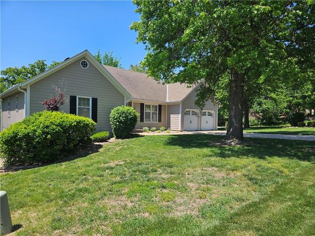 6626 Oak Ridge Drive, Shawnee, KS 66217