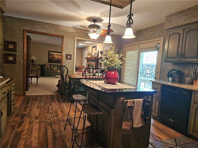 6626 Oak Ridge Drive, Shawnee, KS 66217