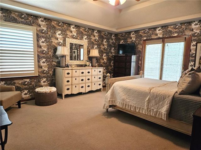6626 Oak Ridge Drive, Shawnee, KS 66217