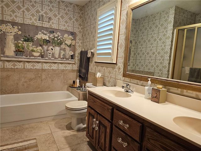6626 Oak Ridge Drive, Shawnee, KS 66217