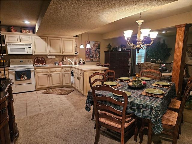 6626 Oak Ridge Drive, Shawnee, KS 66217