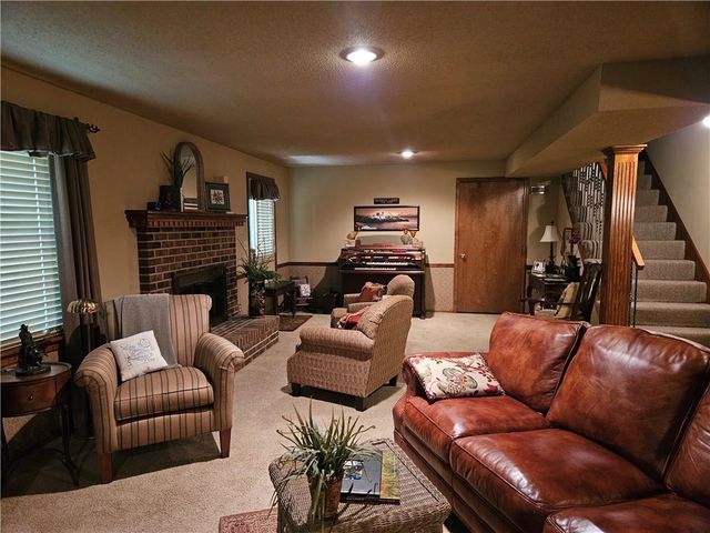 6626 Oak Ridge Drive, Shawnee, KS 66217