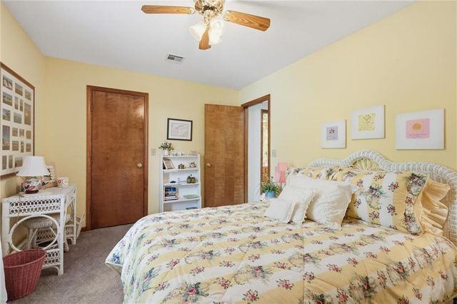 6626 Oak Ridge Drive, Shawnee, KS 66217