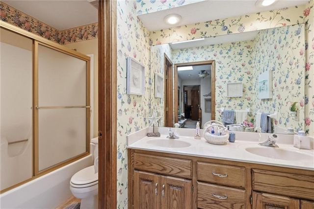 6626 Oak Ridge Drive, Shawnee, KS 66217