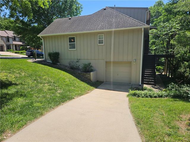 6626 Oak Ridge Drive, Shawnee, KS 66217