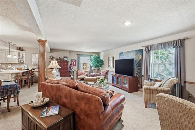 6626 Oak Ridge Drive, Shawnee, KS 66217