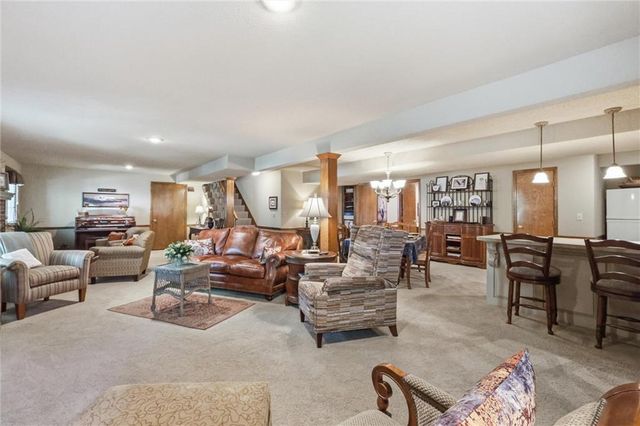 6626 Oak Ridge Drive, Shawnee, KS 66217