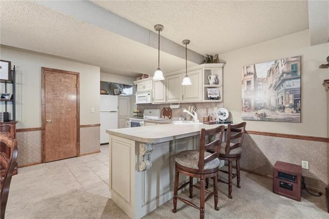 6626 Oak Ridge Drive, Shawnee, KS 66217