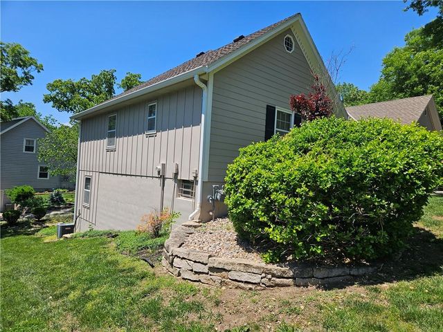 6626 Oak Ridge Drive, Shawnee, KS 66217