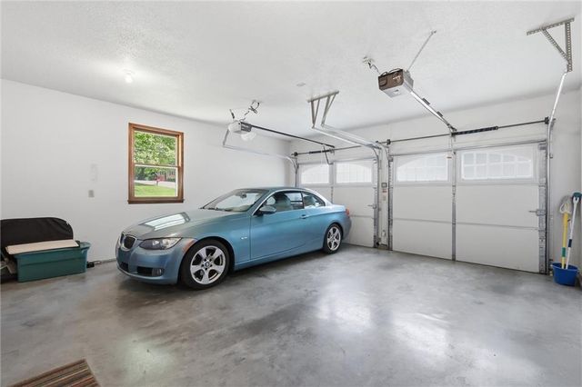 6626 Oak Ridge Drive, Shawnee, KS 66217