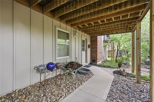 6626 Oak Ridge Drive, Shawnee, KS 66217