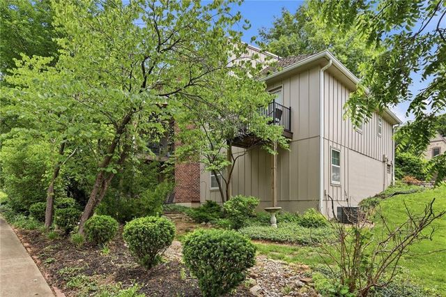 6626 Oak Ridge Drive, Shawnee, KS 66217