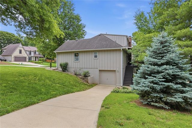 6626 Oak Ridge Drive, Shawnee, KS 66217