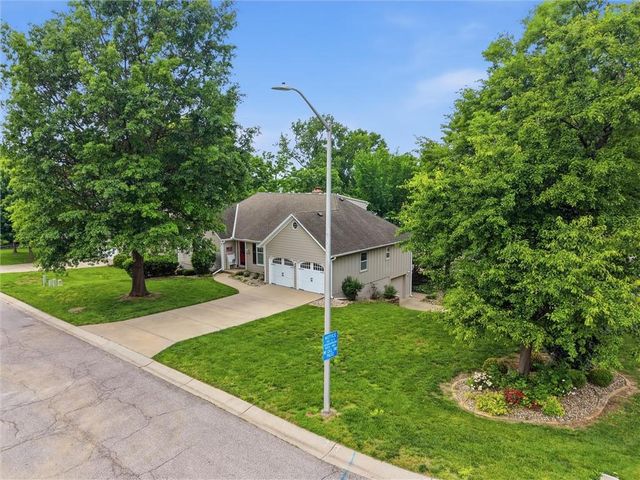 6626 Oak Ridge Drive, Shawnee, KS 66217