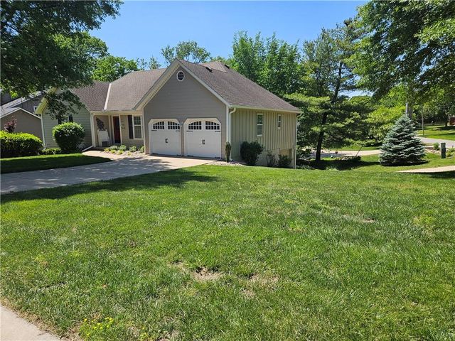 6626 Oak Ridge Drive, Shawnee, KS 66217