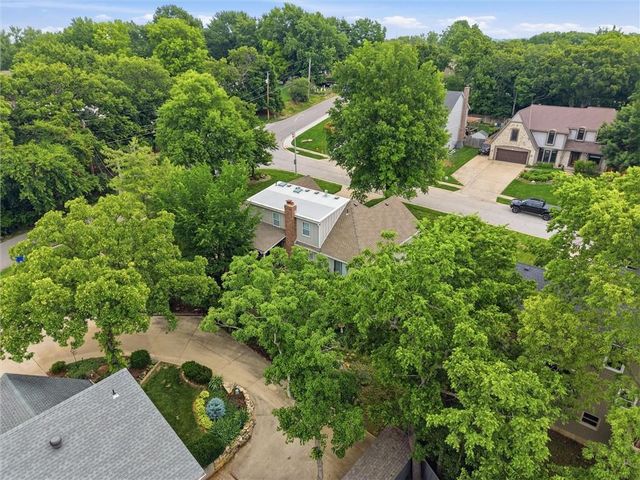 6626 Oak Ridge Drive, Shawnee, KS 66217
