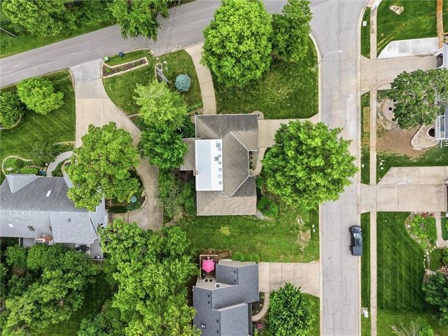 6626 Oak Ridge Drive, Shawnee, KS 66217
