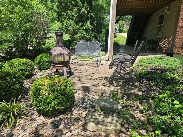 6626 Oak Ridge Drive, Shawnee, KS 66217