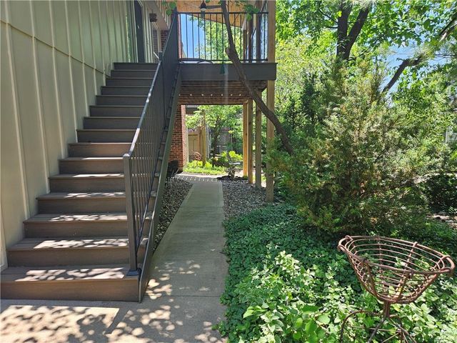 6626 Oak Ridge Drive, Shawnee, KS 66217