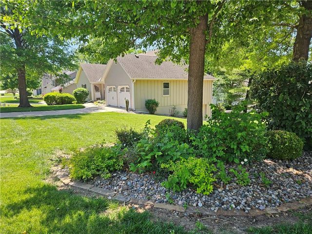6626 Oak Ridge Drive, Shawnee, KS 66217