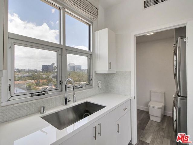 600 S La Brea Avenue 3, Los Angeles, CA 90036