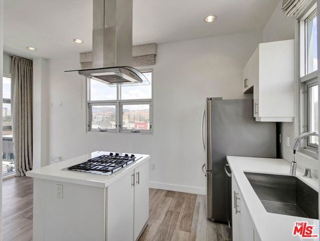 600 S La Brea Avenue 3, Los Angeles, CA 90036