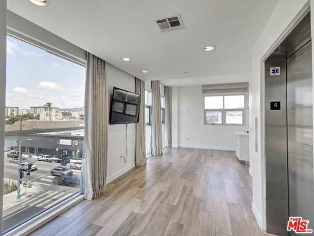 600 S La Brea Avenue 3, Los Angeles, CA 90036