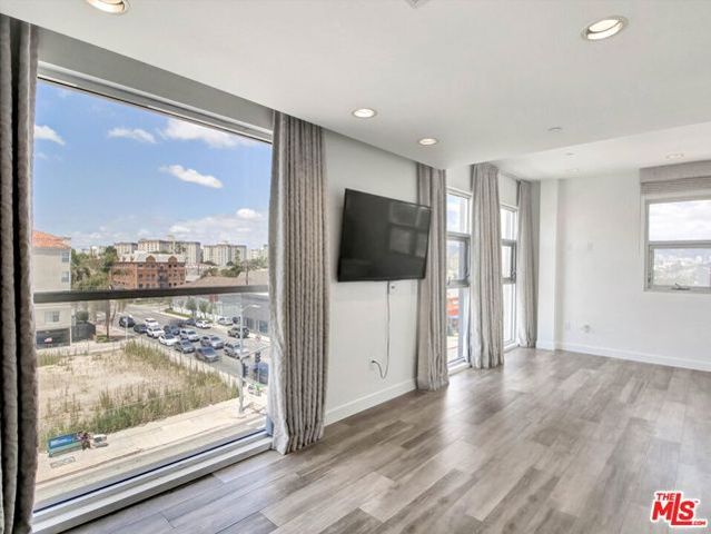 600 S La Brea Avenue 3, Los Angeles, CA 90036