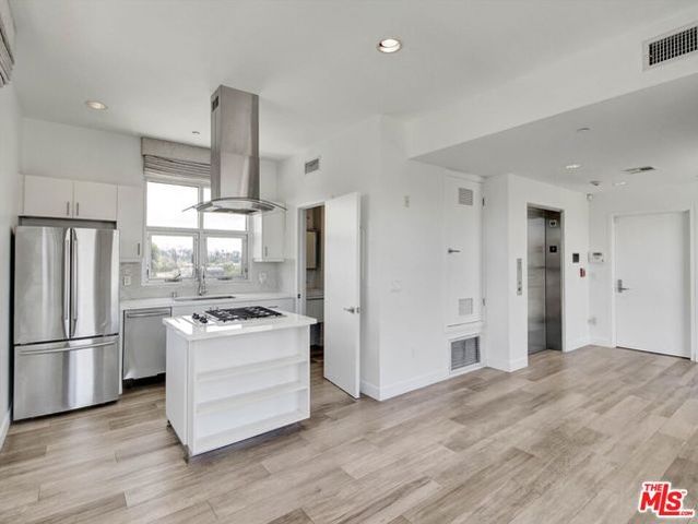 600 S La Brea Avenue 3, Los Angeles, CA 90036