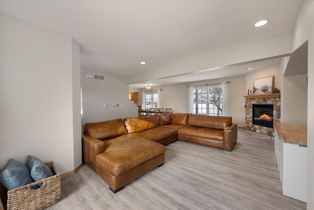 215 Maries WAY, Random Lake, WI 53075