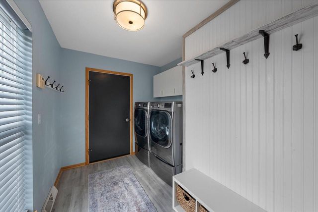 215 Maries WAY, Random Lake, WI 53075