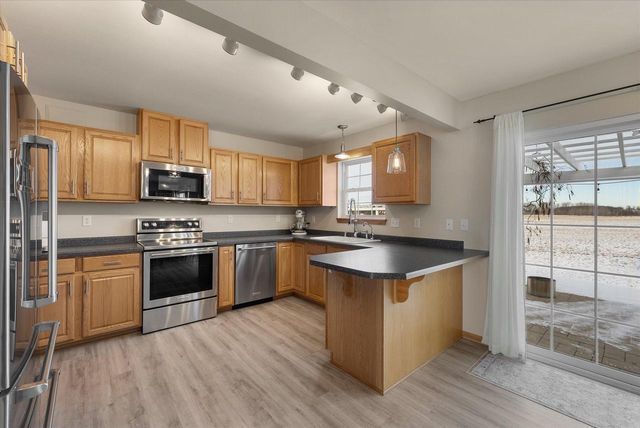 215 Maries WAY, Random Lake, WI 53075