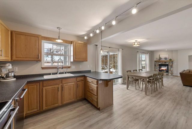 215 Maries WAY, Random Lake, WI 53075